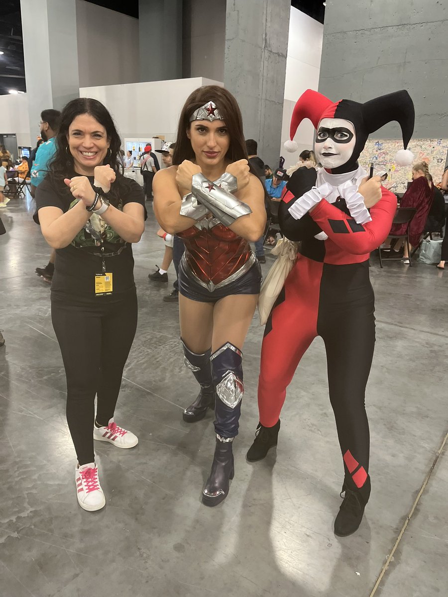 ExamineMoments's tweet photo. Some more fun moments @FloridaSupercon with enjoyable #panels and comic cosplay. @michelleang and @deebradleybaker talking about their voice acting experiences with @starwars #badbatchseries and more.
Stay tuned for more on my upcoming blog highlights.
#Floridasupercon #comics https://t.co/l9JXHFnMy0