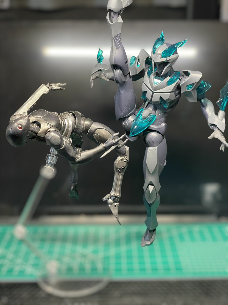 Blaze_On_Bloom's tweet image. よく動く男性素体が欲しくなってメフィストさんをパチ組み
何気に初メガロマリア!
評判通りめちゃ良く動く!
あとプラの質感がすごく良くてパチ組みでも非常に映える👍✨
欲を言えばもう一回り小柄な方が良かったかな〜
鹵獲転用体くんと中間くらいのサイズ感のが欲しいんだ〜