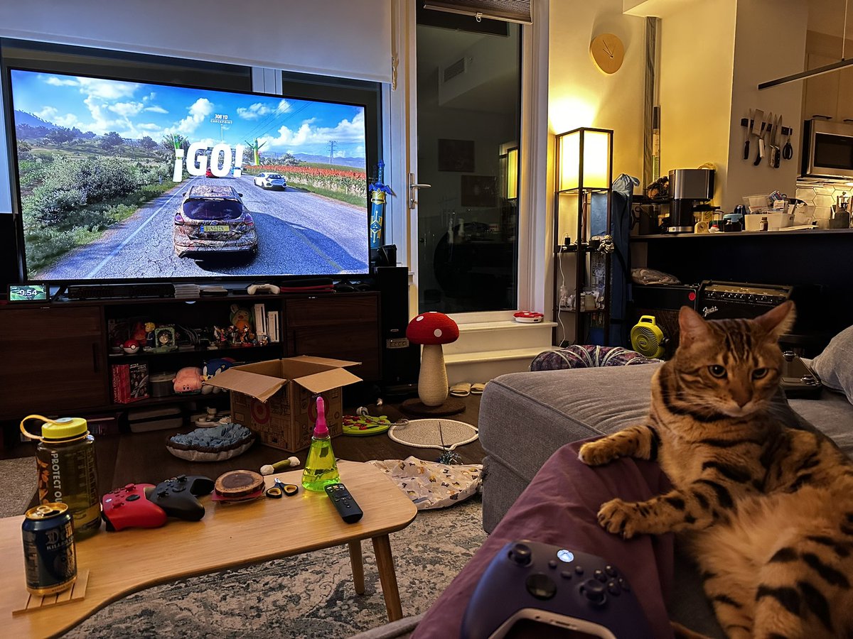 BoozeRadly's tweet image. A perfect Saturday night