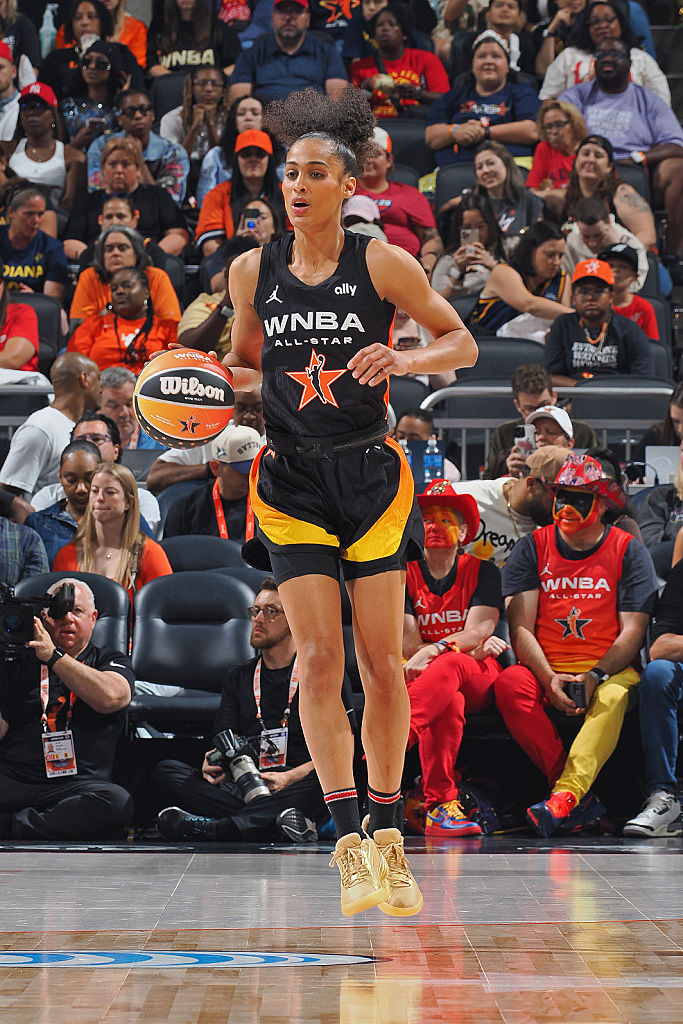 WNBAComms's tweet image. With 15 assists, Skylar Diggins now hold the all-time assists record in a WNBA All-Star Game. She is also the first player in WNBA history to record a triple-double in a All-Star Game.