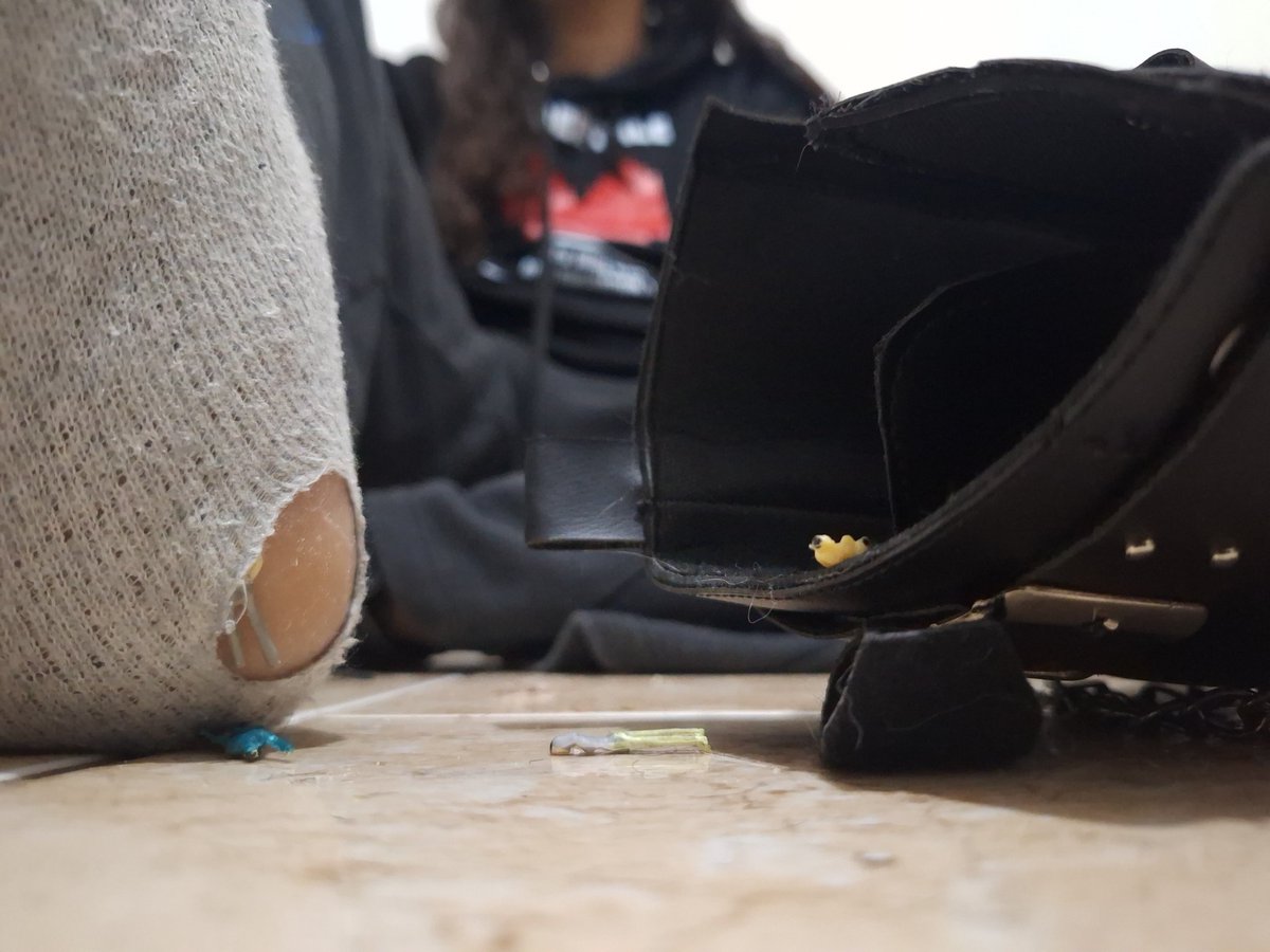 MirageTiny's tweet photo. Parem de gritar por suas vidas miseráveis e LIMPE LOGO ISSO.

#giantess #SizeTwiter #macrophilia #feet #crush https://t.co/utt5uvZ1mm