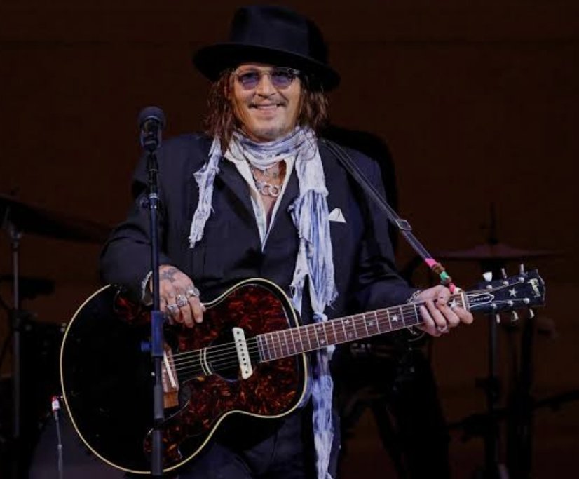 About time for some of this ❤️ whomever he plays , whatever role he takes on , whatever trauma attacks him , #JohnnyDeppIsLoved , #JohnnyDeppIsALegend and #johnnydeppkeepswinning , #PositiveVibes as #johnnydeppthrives