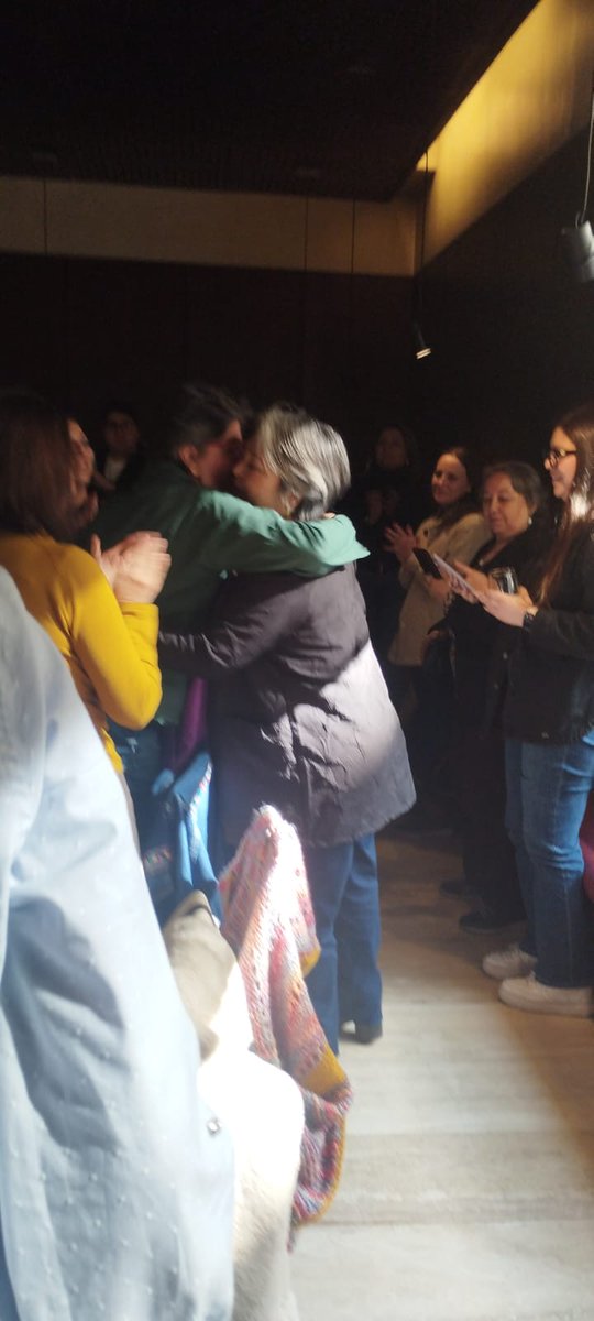 Claupascualgrau's tweet image. Hoy acompañamos a nuestra candidata presidencial @jeannette_jara en un encuentro con las vicepresidencias de la mujer de los partidos de Unidad por Chile. El próximo liderazgo de 🇨🇱 debe ser una ♀️luchadora solidaria e integradora a través del diálogo.
#JeannetteJaraPresidenta