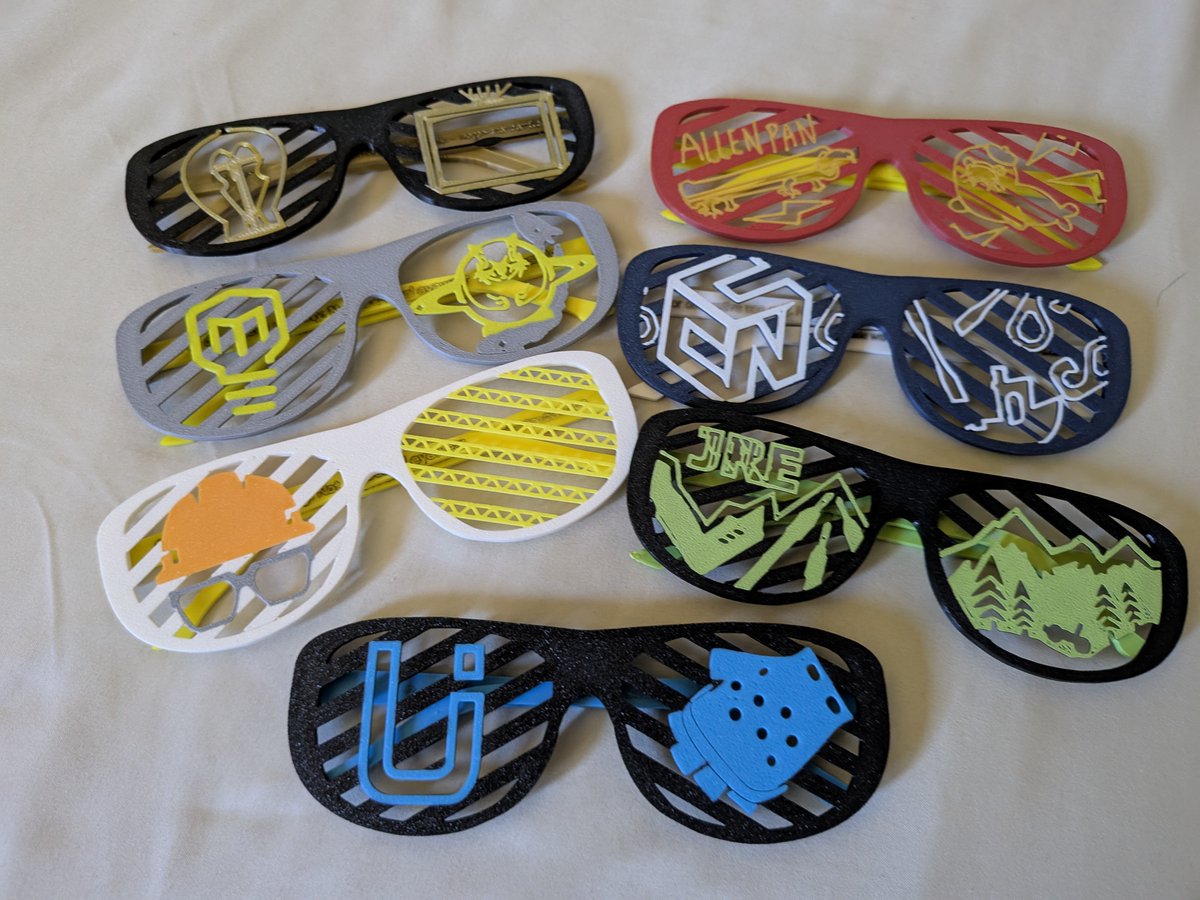 norph_star's tweet image. Here's what left after today. It was so cool meeting and shaking hands with @codemiko @strangepartscom @CDisillusion . Hope @NileRed2 got his from his team! Hopefully tomorrow has better luck!