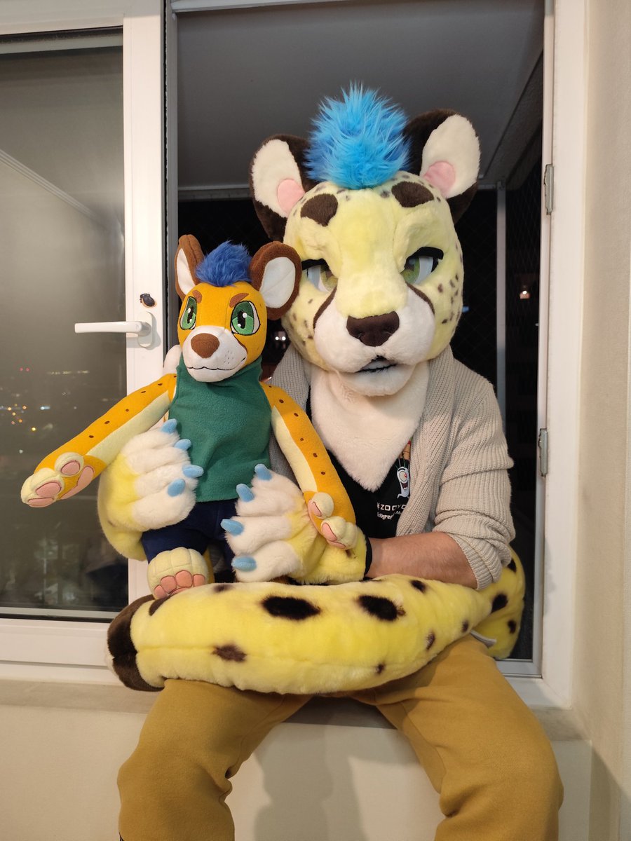 EvanBlessedChee's tweet image. We are two now meow >:3
Twice speed and fun 😼
Little me by @Wachumon
📷 by @Gartore01
#furry #furryoc #fursona #fursuit #fursuiter #fursuiting #furryfandom #furrycommunity #furrychile #furrylatino #cheetah #plushie