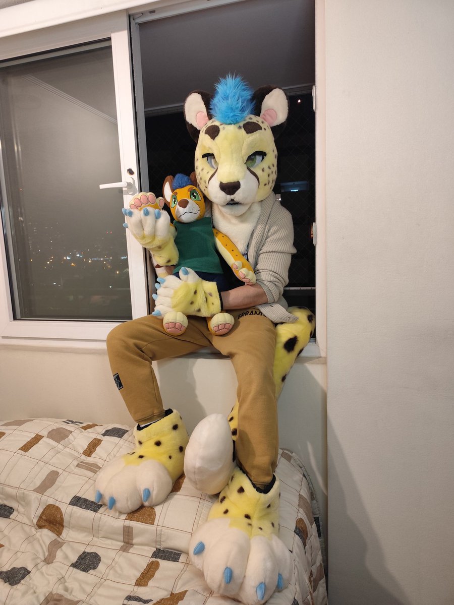EvanBlessedChee's tweet image. We are two now meow >:3
Twice speed and fun 😼
Little me by @Wachumon
📷 by @Gartore01
#furry #furryoc #fursona #fursuit #fursuiter #fursuiting #furryfandom #furrycommunity #furrychile #furrylatino #cheetah #plushie