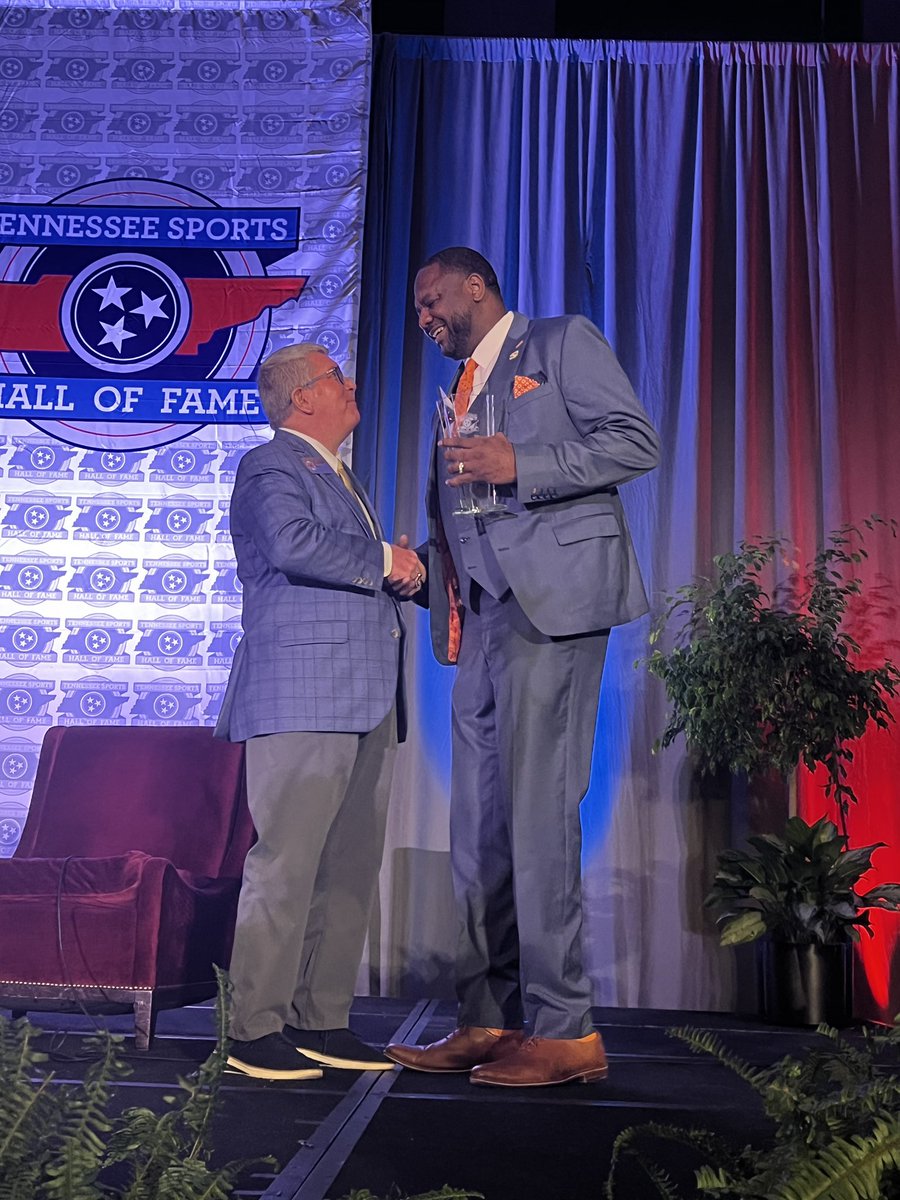 theTSHF's tweet image. Slayed it on the court and now in the Hall of Fame! Congratulations, Ron Slay! #tshf2025