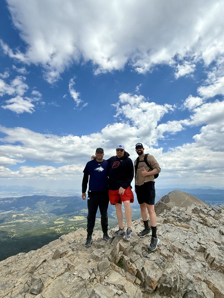 📍Sacagawea ⛰️ - Highest Peak in the Bridgers 

#GoCatsGo ⁦<a href="/CoachHowe/">Shawn Howe</a>⁩ ⁦<a href="/CoachJ_Walsh/">Jordan Walsh</a>⁩