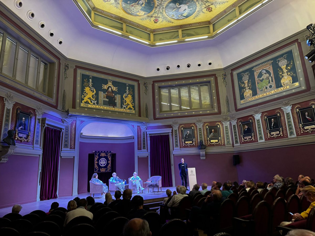 Inolvidable presentación del libro "Pentagonía: Acta final" de Ramón Tamames en el Ateneo de Madrid.