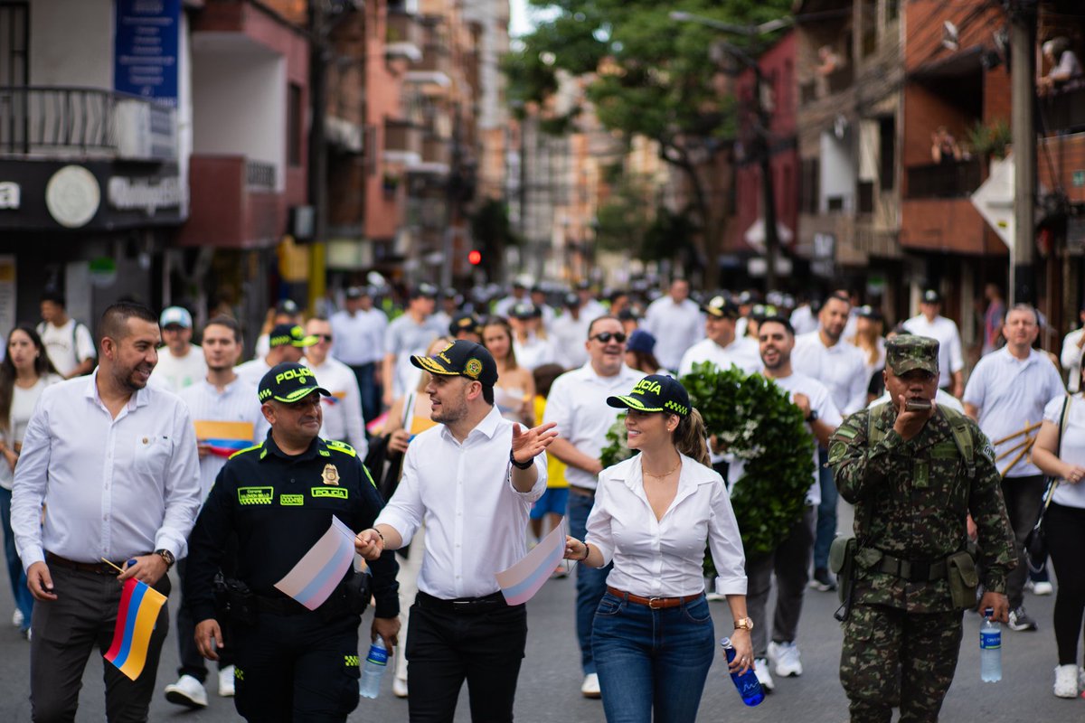 #Hoy en Sabaneta salimos a desfilar con orgullo y sentido de pertenencia por la Independencia de Colombia🇨🇴