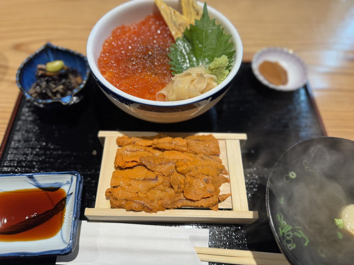 今回も来てしまった波平のランチ。
何度食べても、このウニいくら丼は感動だ。
#八丈島 #波平 #ランチ #ウニいくら丼