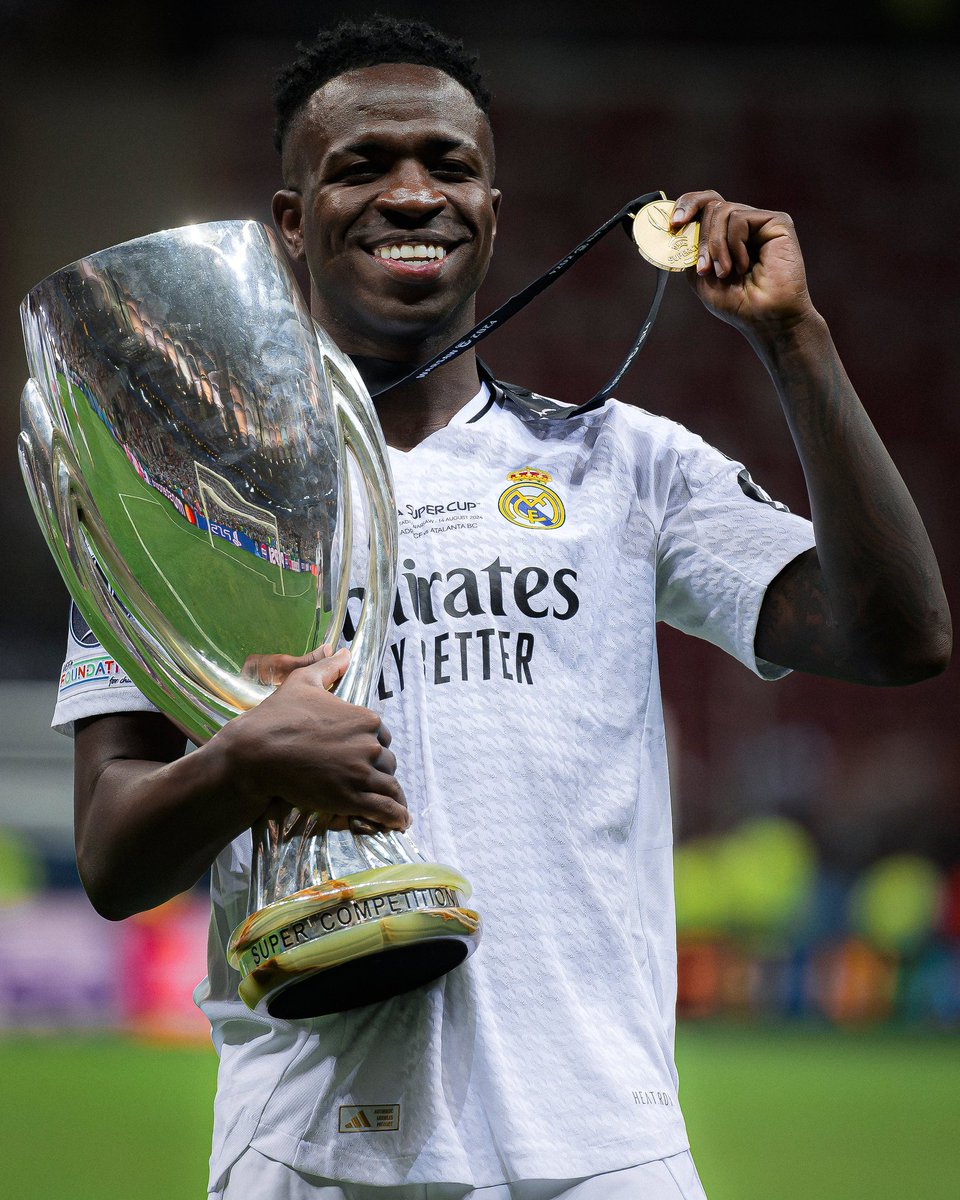 Arab Saudi siap pecahkan rekor transfer dunia!💰Tawaran 350 juta Euro untuk Vini Jr. dari Real Madrid! ⭐ Pemain Brasil itu ditawari kontrak 5 tahun senilai  1 MILIAR euro! 😱
Akankah transfer ini terwujud? 🤔
(Sumber:<a href="/talkSPORT/">talkSPORT</a>)#SepakBola #TransferNews