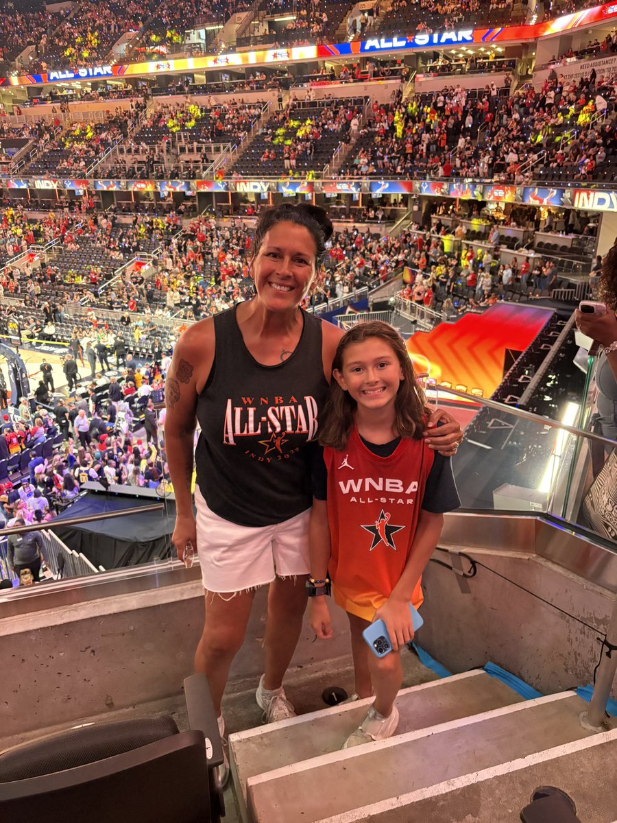 ladyrdskin34's tweet image. We had the excitement for Fri planned when @kenswift asked if we’d like to also attend the all star game tonight. Once convinced he wasn’t joking, Shoni and I packed our bags and made a weekend of it in Indy. Thanks Ken for your generosity. We made memories to last a lifetime!!
