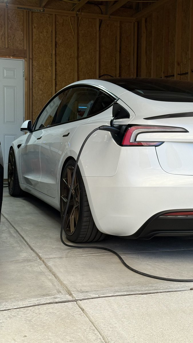 OutofSpecDetail's tweet image. Charging electric cars is so inconvenient…
I drive home from work, plug in, pay 11 cents per kWh, the car charges overnight.
What a concept.