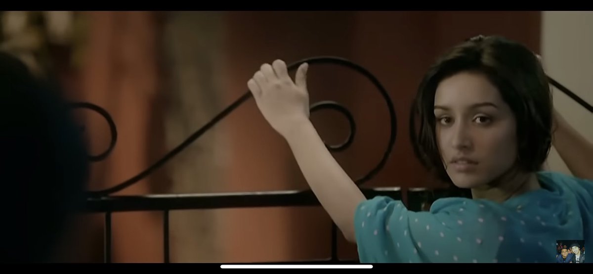 filmy_peecee's tweet photo. From RJ and Aarohi’s 

 “Suno… kuch nahi- bas yunhi…”, 

To Krish and Vaani’s 

“Abhi bhi Kuch pal baaki hai mere paas” 

We all grew up 🥹❤️

#Saiyaara #SaiyaaraReview #AhaanPanday #AneetPadda #Aashiqui2 #MohitSuri https://t.co/9HbBNrYmEi