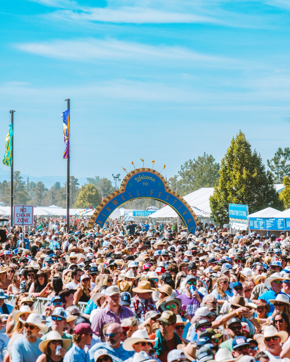 fairwellfest's tweet image. Just a few of our closest friends 🫶
📸: Izzy Nuzzo, Phill McDonald