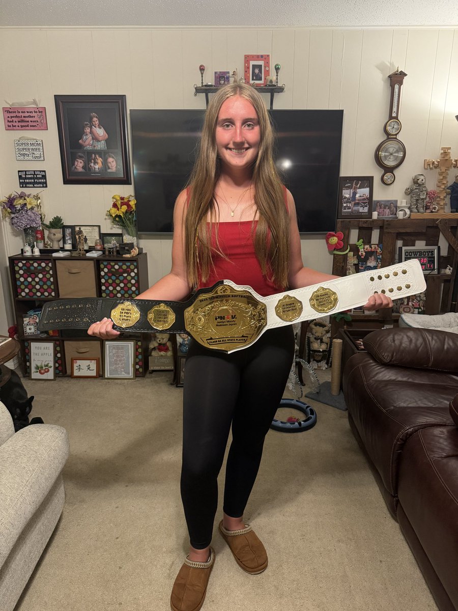 PrepNation_TV's tweet image. #OKPrepStory: Westmoore Jaguar Standout
@JordynMoody2025 poses with her 2025
Class 6A Slow Pitch Softball All State Belt.
ACongratulations to HC Hillary Weaver, the
Moody Family: and to Jag Nation! #PNTV
#PNTVElite #OKPreps