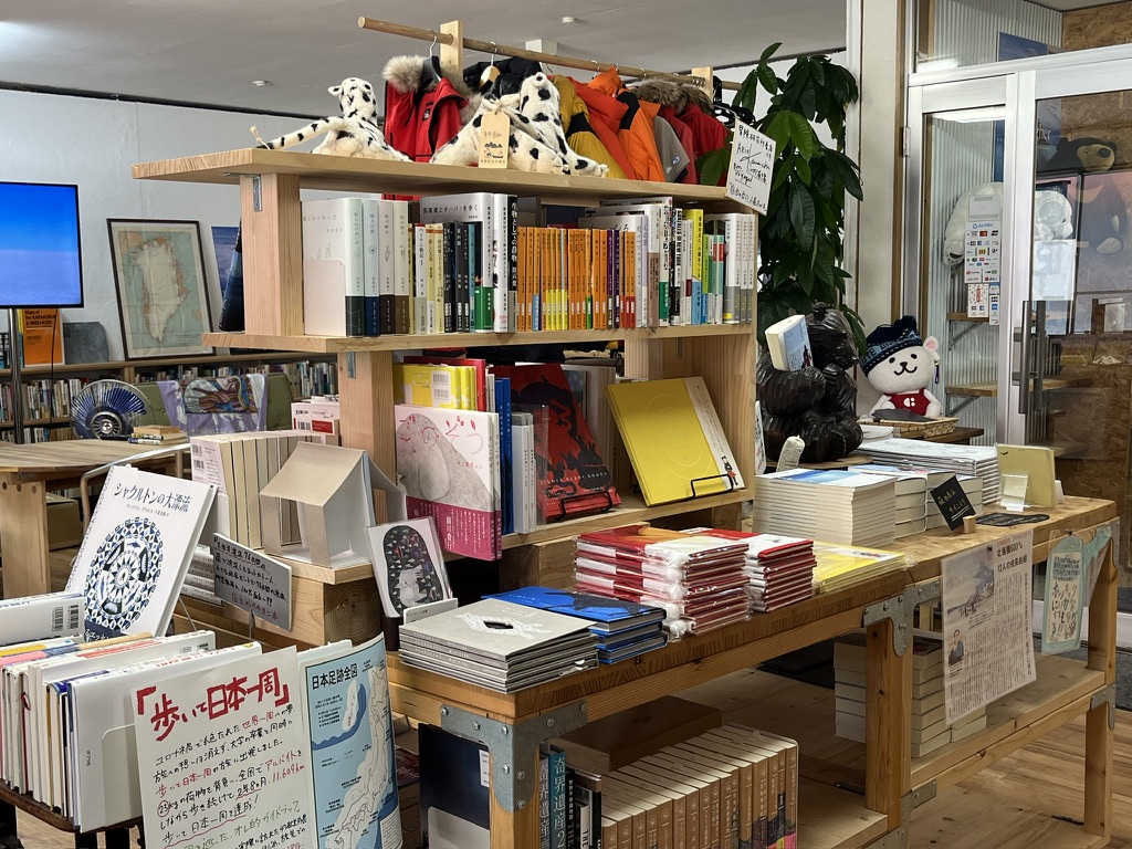 bokenbooks's tweet image. この暑さの中、オープンからご来店いただきありがとうございます!本日も、そして明日は月曜日ですが祝日のため、通常営業です。
いよいよ100milesAdventure 100miles.site…