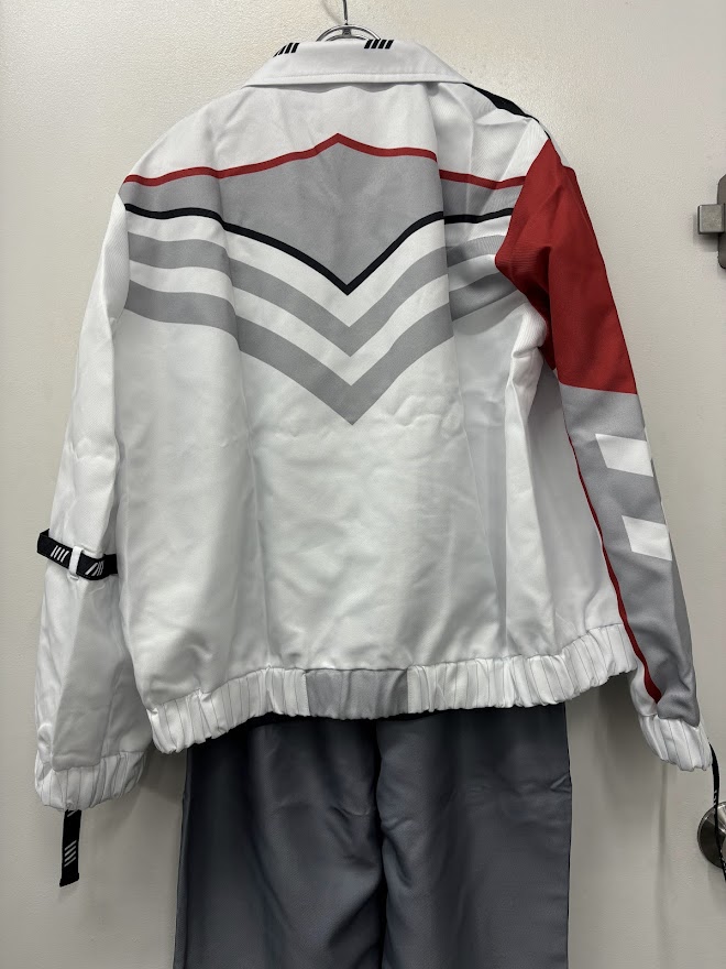 kbooks_cospre's tweet image. 【入荷情報】
#にじさんじ #加賀美ハヤト #Overflow 男性用Lサイズ 税込12,100円

が入荷しました！

#にじさんじ 衣装大変人気となっております！

TEL：03-5928-5331
#kbooks #乙女ロード #kbコスプレ入荷_にじさんじ