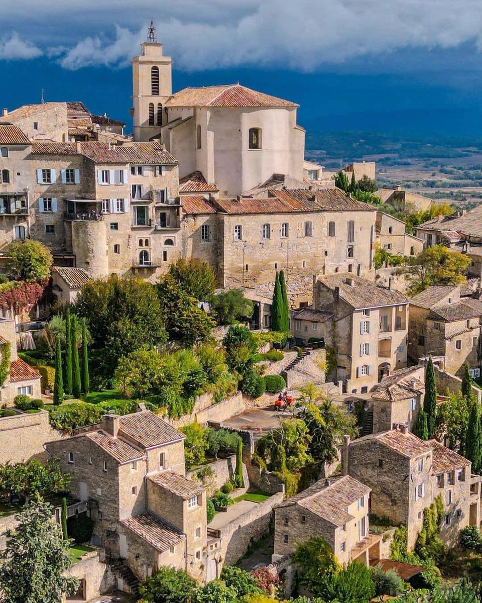 ruby_willi35197's tweet image. Gordes, France