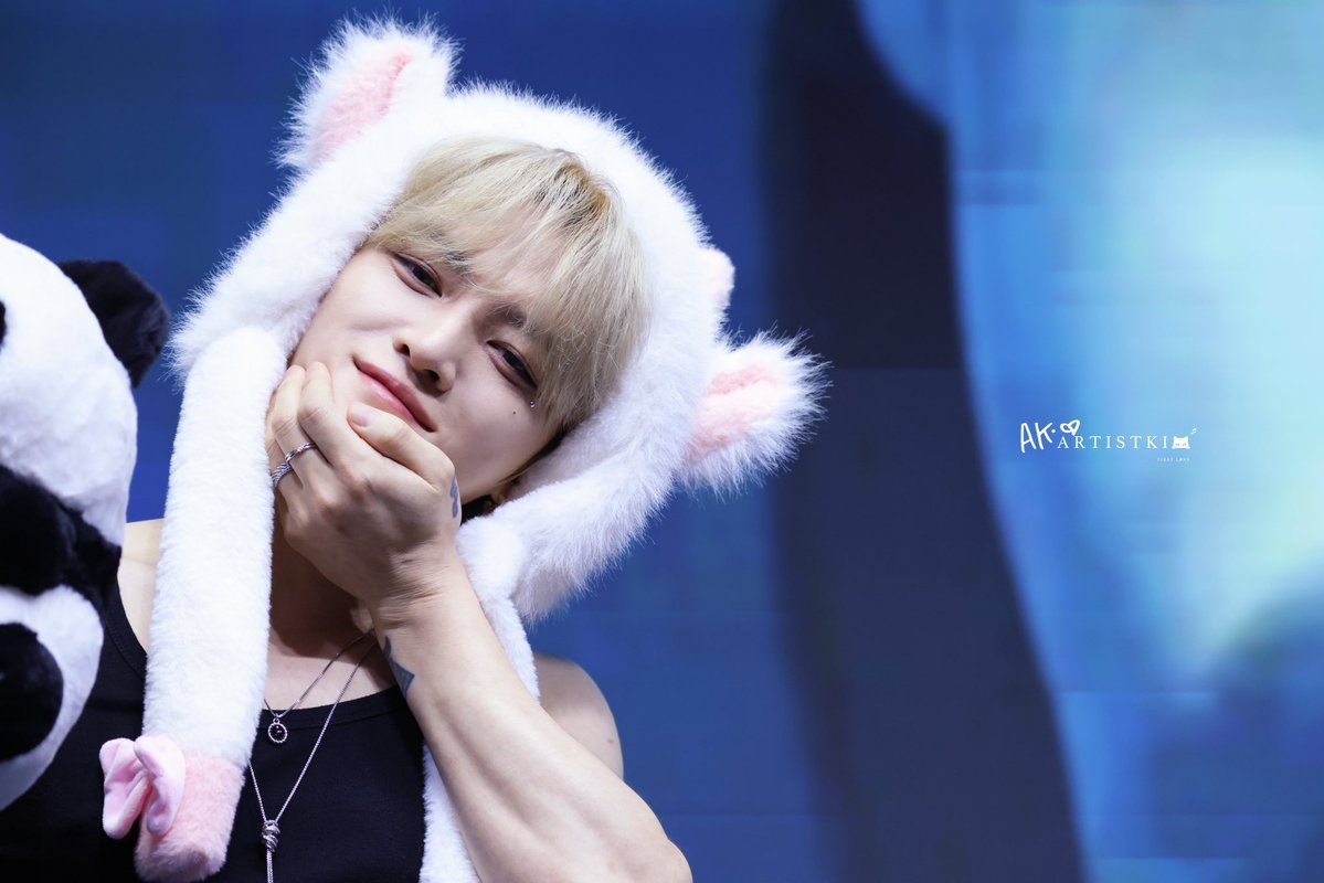 ARTISTKIM0126's tweet image. 250709 SHANGHAI FANSIGN
@bornfreeonekiss ☺️
#김재중 #재중 #KIMJAEJOONG
#JAEJOONG #ジェジュン #金在中