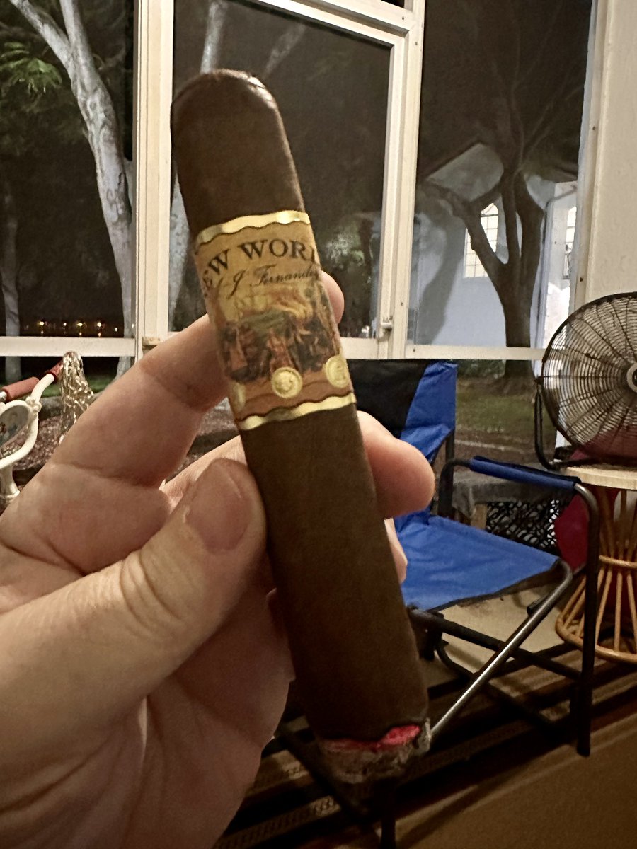 Stogie Chas is smoking New World Dorado. Rated with thumbs up! dojoverse.com/news-feed/p/69…