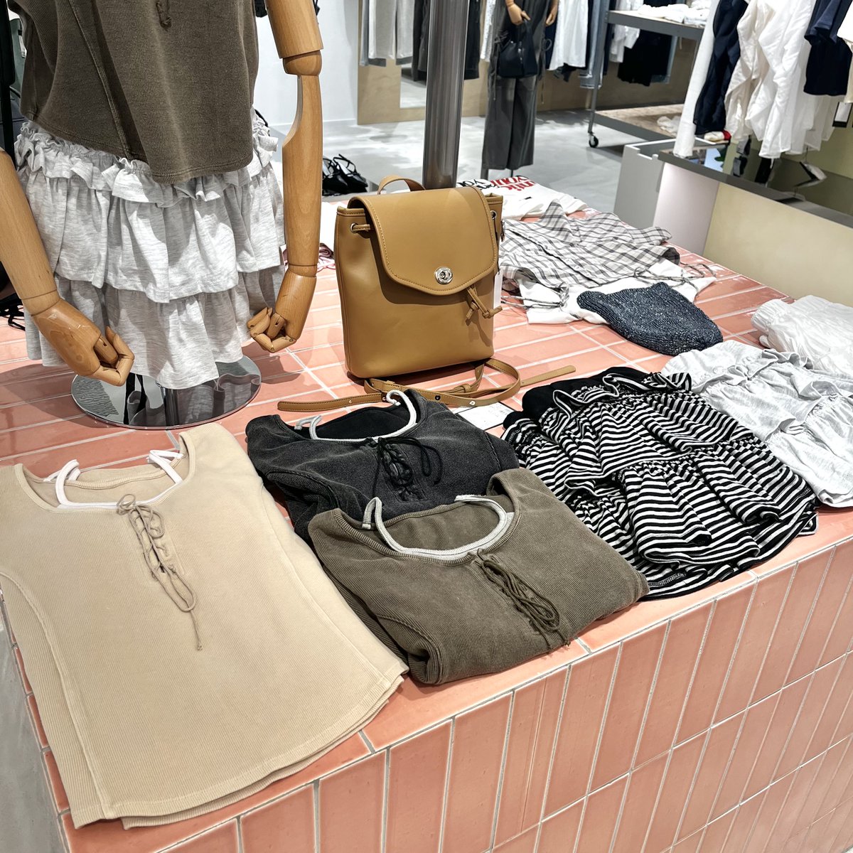 SHIBUYA109NET's tweet image. 抜け感のあるお洒落なコーデがしたい人は
今すぐKastaneに行ってみて✨️
かわいいお洋服が揃ってたよ〜❕🖤
✔︎︎︎︎ 4F Kastane
@kastane_