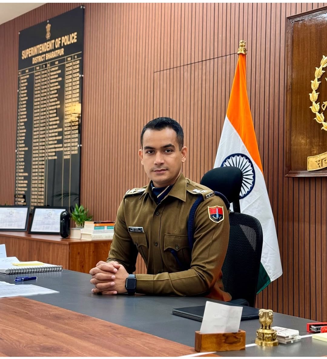 Bharatpur Police (@bharatpurpolice) on Twitter photo рдЬрд┐рдВрджрдЧреА рдореЗрдВ рдмрдбреА рд╢рд┐рджреНрджрдд рд╕реЗ рдирд┐рднрд╛рдУ рдЕрдкрдирд╛ рдХрд┐рд░рджрд╛рд░,
рдХрд┐ рдкрд░рджрд╛ рдЧрд┐рд░рдиреЗ рдХреЗ рдмрд╛рдж рднреА рддрд╛рд▓рд┐рдпрд╛рдВ рдмрдЬрддреА рд░рд╣реЗ!
рд╡рд╛рдХрдИ рд╕рд╛рд▓реЛрдВ рд╕рд╛рд▓ рдЖрдкрдХреЗ рд▓рд┐рдП рддрд╛рд▓рд┐рдпрд╛рдВ рдпреВрдБ рд╣реАрдВ рдмрдЬрддреА рд░рд╣реЗрдВрдЧреА
#Sir рдЖрдк рдЬрд╣рд╛рдВ рднреА рд░рд╣реЗрдВрдЧреЗ рд░реЛрд╢рдиреА рд▓реБрдЯрд╛рдПрдВрдЧреЗ
<a href="/ips_mridul/">Mridul Kachawa IPS</a> рд╕рд░ рдЖрдк рд╣рдореЗрд╢рд╛ #рднрд░рддрдкреБрд░_рдкреБрд▓рд┐рд╕ рдЬрд╡рд╛рдиреЛрдВ рдПрд╡рдВ рдЖрдордЬрди рдХреЗ рджрд┐рд▓реЛрдВЁЯТЮ рдореЗрдВ рд░рд╣реЗрдВрдЧреЗ
ЁЯШУ
#Transfer
<a href="/RajCMO/">CMO Rajasthan</a> рдЬрд┐рдВрджрдЧреА рдореЗрдВ рдмрдбреА рд╢рд┐рджреНрджрдд рд╕реЗ рдирд┐рднрд╛рдУ рдЕрдкрдирд╛ рдХрд┐рд░рджрд╛рд░,
рдХрд┐ рдкрд░рджрд╛ рдЧрд┐рд░рдиреЗ рдХреЗ рдмрд╛рдж рднреА рддрд╛рд▓рд┐рдпрд╛рдВ рдмрдЬрддреА рд░рд╣реЗ!
рд╡рд╛рдХрдИ рд╕рд╛рд▓реЛрдВ рд╕рд╛рд▓ рдЖрдкрдХреЗ рд▓рд┐рдП рддрд╛рд▓рд┐рдпрд╛рдВ рдпреВрдБ рд╣реАрдВ рдмрдЬрддреА рд░рд╣реЗрдВрдЧреА
#Sir рдЖрдк рдЬрд╣рд╛рдВ рднреА рд░рд╣реЗрдВрдЧреЗ рд░реЛрд╢рдиреА рд▓реБрдЯрд╛рдПрдВрдЧреЗ
<a href="/ips_mridul/">Mridul Kachawa IPS</a> рд╕рд░ рдЖрдк рд╣рдореЗрд╢рд╛ #рднрд░рддрдкреБрд░_рдкреБрд▓рд┐рд╕ рдЬрд╡рд╛рдиреЛрдВ рдПрд╡рдВ рдЖрдордЬрди рдХреЗ рджрд┐рд▓реЛрдВЁЯТЮ рдореЗрдВ рд░рд╣реЗрдВрдЧреЗ
ЁЯШУ
#Transfer
<a href="/RajCMO/">CMO Rajasthan</a>