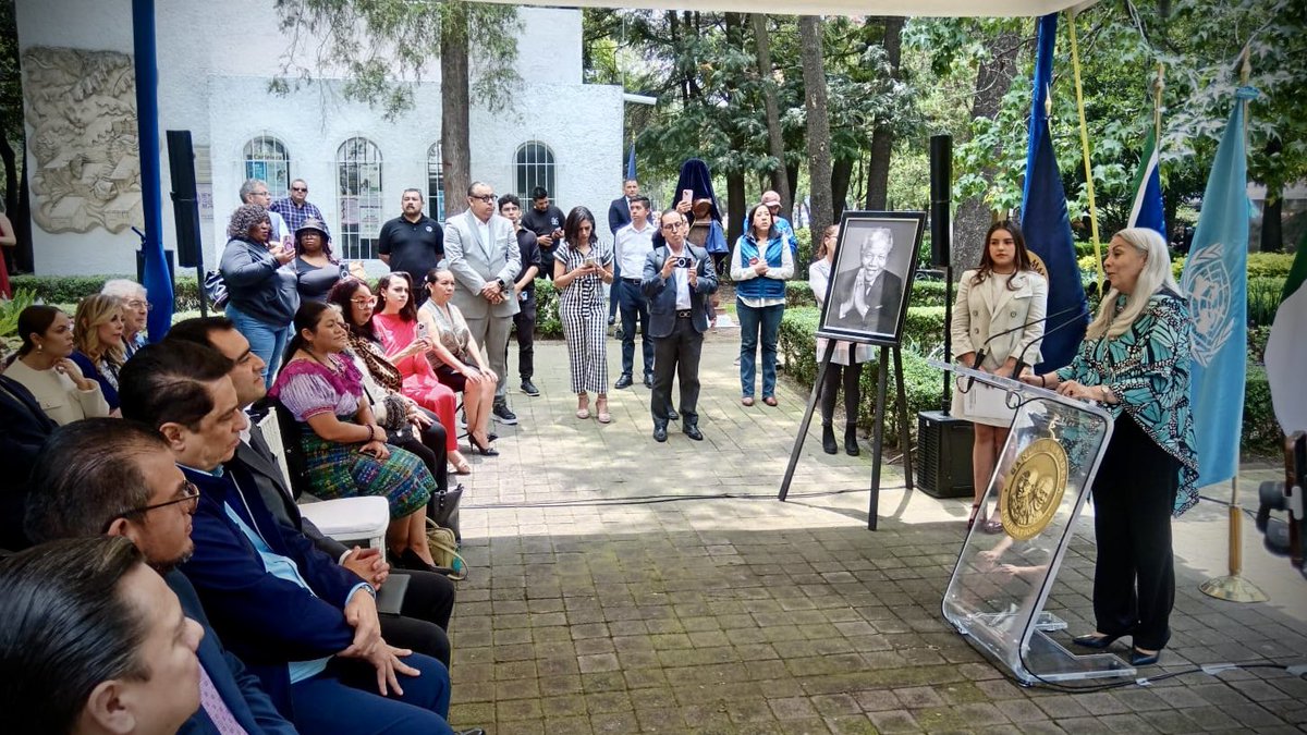 RuthVillanuevaC's tweet photo. Este 18 de julio en el marco del #DíaInternacionalDeNelsonMandela y como parte de las acciones del Capítulo en México de @GMFoundationInd, presidido por @ManuelGranados_, se llevó a cabo la develación del busto de @NelsonMandela en una significa ceremonia en el Parque Lincoln, donde participé con el compromiso de seguir impulsando la difusión de su legado.