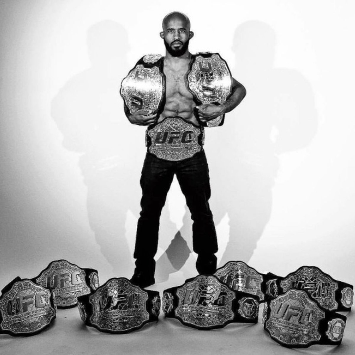 McGregorRousey2's tweet image. Michael Johnson when he’s in a fight that he has absolutely no business winning: