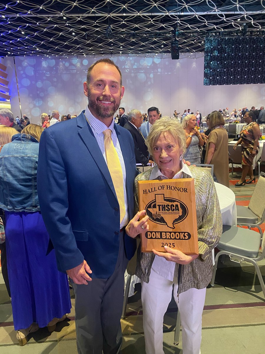 Former Coronado FB coach Don Brooks had tons of support in San Antonio tonight for his THSCA Hall of Honor.