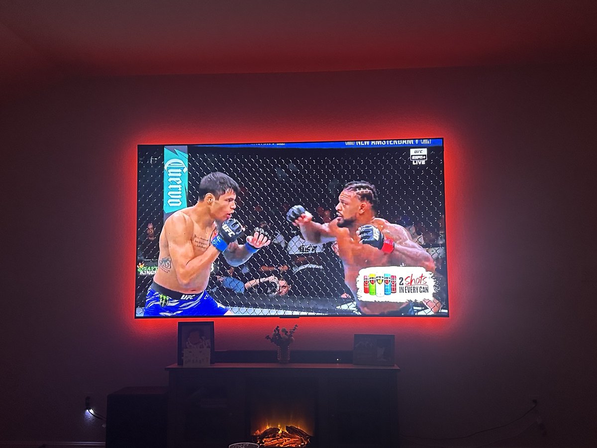 JonoBarnes's tweet image. I’ve got the kid to sleep just in time for #UFC318. I’ve also got my setup ready to go just as football season nears. Who wouldn’t want to watch Tyler Shough on a 100 inch tv???