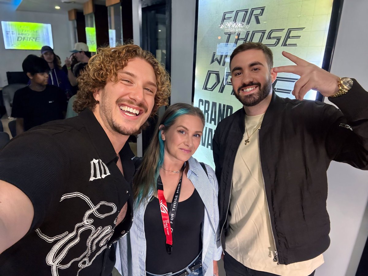 StephDotted's tweet image. Tonight was so much fun !! I got to meet the man that made me ugly cry on stream @NiceWigg … incase anyone was wondering if he is as amazing in person I can confirm he is !! Thank you for taking the time to chat, open pokemon cards & just be so nice. See you at Twitch Con!!!