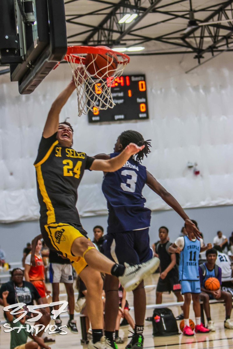 SI Select 17u picked up two BIG wins today over Missouri Phenom and STL Ballers—highlighted by a massive poster dunk from Nick King! We’re headed to Championship Sunday at the Reebok World Championships. One last day of this season—let’s finish strong!

#WhyNotUs | #Family