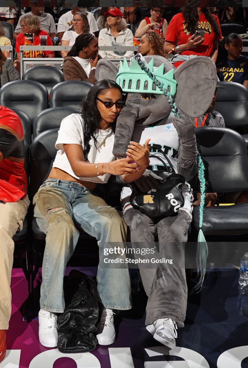 JWatkinsReport's tweet image. Juju with Ellie the Elephant of the NY Liberty at the WNBA All-Star Game🗽🤍
