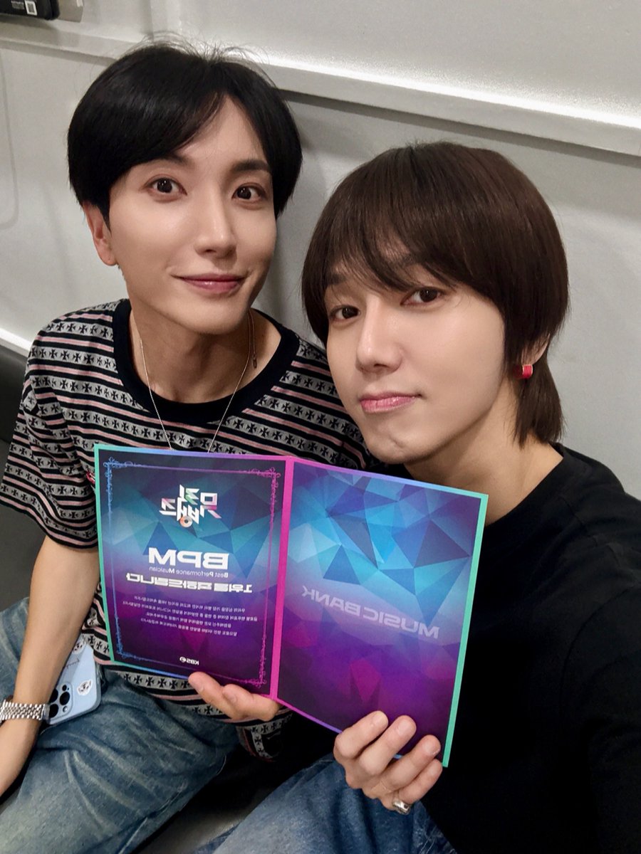 ELF 덕분에 행복해 미치겠어 💋
 
#이특 #LEETEUK
#예성 #YESUNG 
#은혁 #EUNHYUK 
#슈퍼주니어 #SUPERJUNIOR