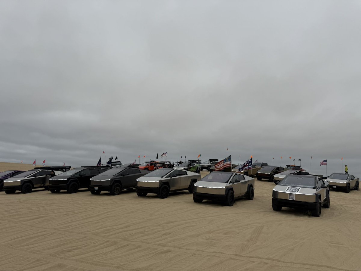 BLKMDL3's tweet image. Such an epic day in the Pismo dunes with 29 Cybertrucks!
Cybertruck is so insanely capable, thanks @aaronjcash for letting me ride shotgun.