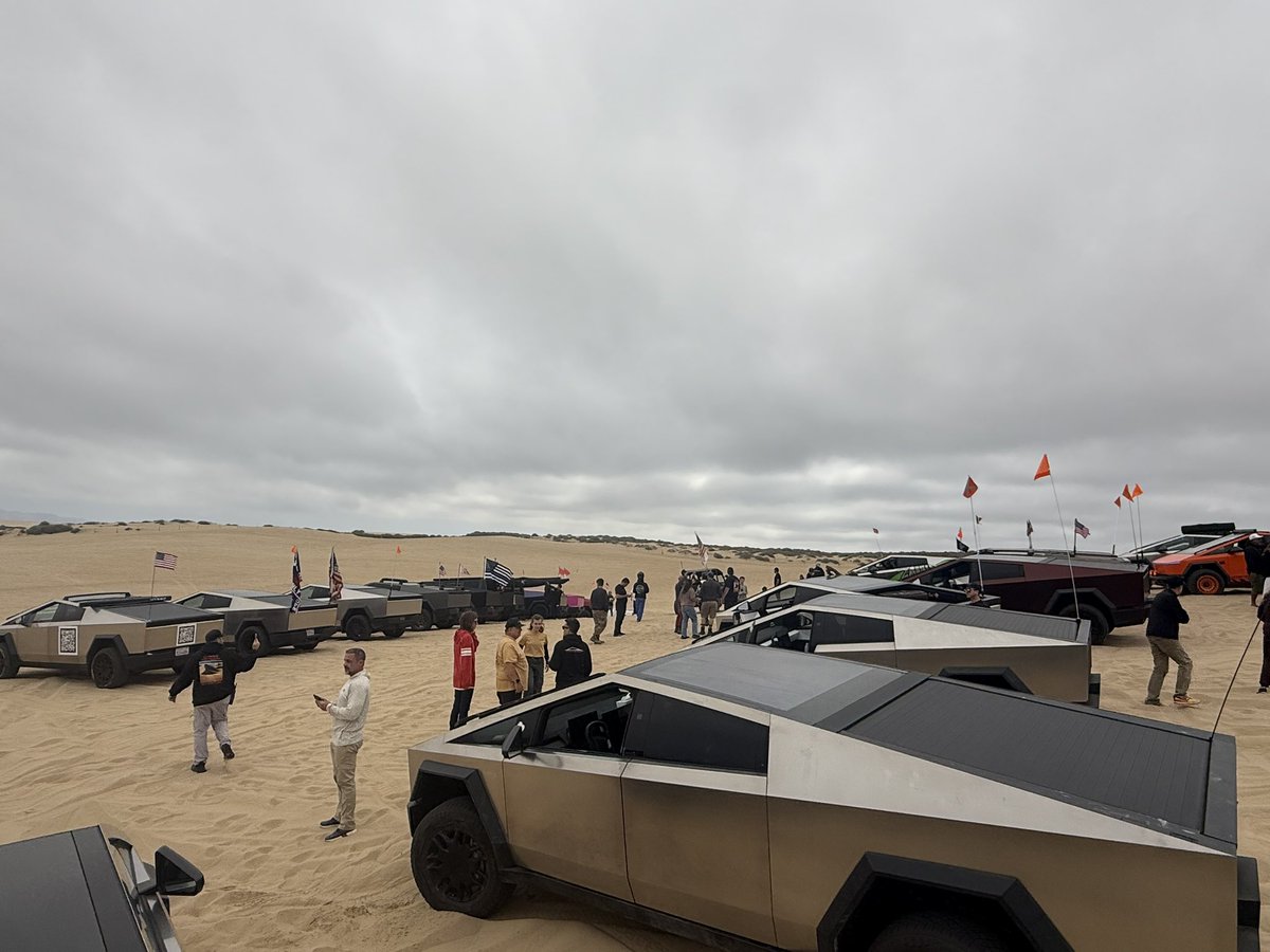 BLKMDL3's tweet image. Such an epic day in the Pismo dunes with 29 Cybertrucks!
Cybertruck is so insanely capable, thanks @aaronjcash for letting me ride shotgun.