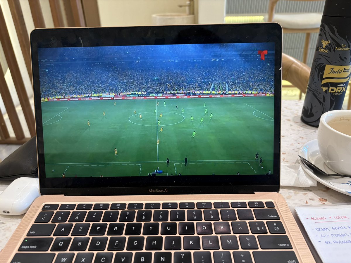Ruxiiii4's tweet image. Sunday mornings in Indonesia with Liga MX, Tigres - Juárez.