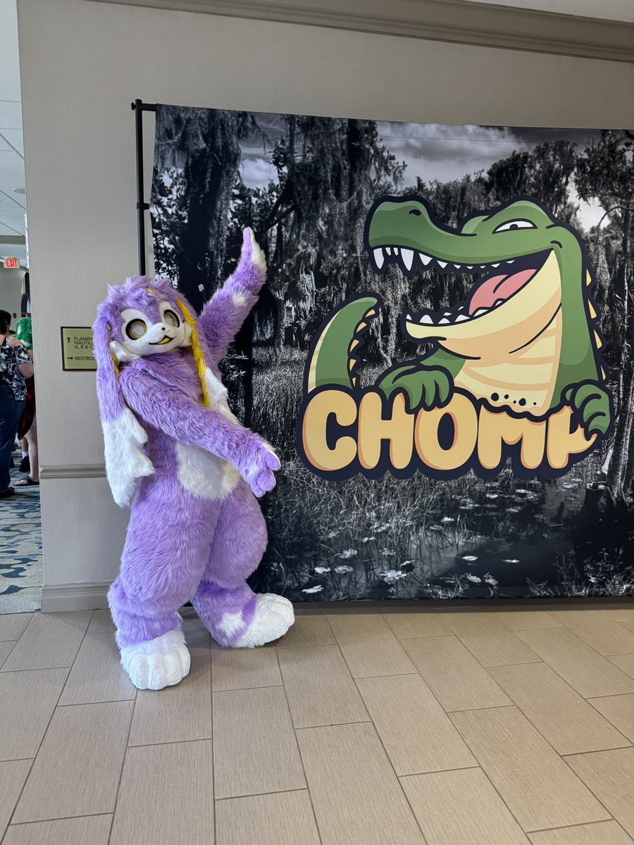 LemonchiVr's tweet photo. Went to #CHOMPFL today! Loved seeing friends and suiting out for the first time!! https://t.co/e7PhKf4ASp
