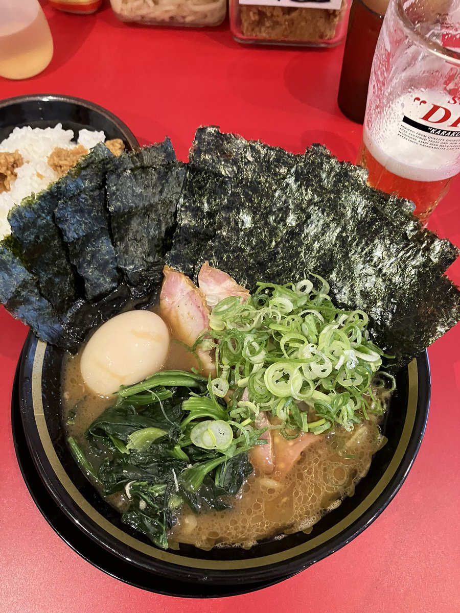 shonan_we's tweet image. とらきち家 平塚紅谷町
とらきちラーメン並 1,200円
ライス 150円
生ビール 350円
ベルマーレ観戦前の腹ごしらえ 日曜日は定休日のため、 土曜日の試合は訪問チャンス!
家系で一番!平塚でも一番のラーメン店!
#とらきち家 #紅谷町 #平塚 #家系ラーメン #家系 #ラーメン #サラメシ