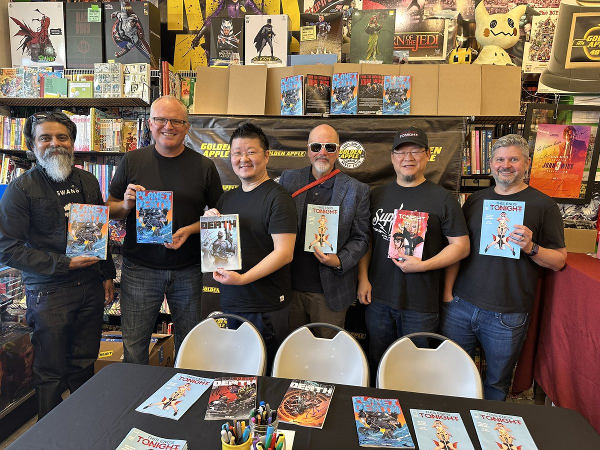 GAppleComics's tweet image. Fun times today with back-to-back debit comic signings with @badideahello and @ImageComics creators!