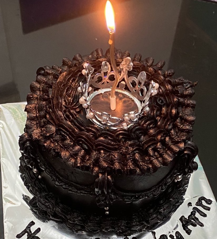 2OARIN's tweet image. it’s my birthday today!!! 🎂🍓🐈‍⬛