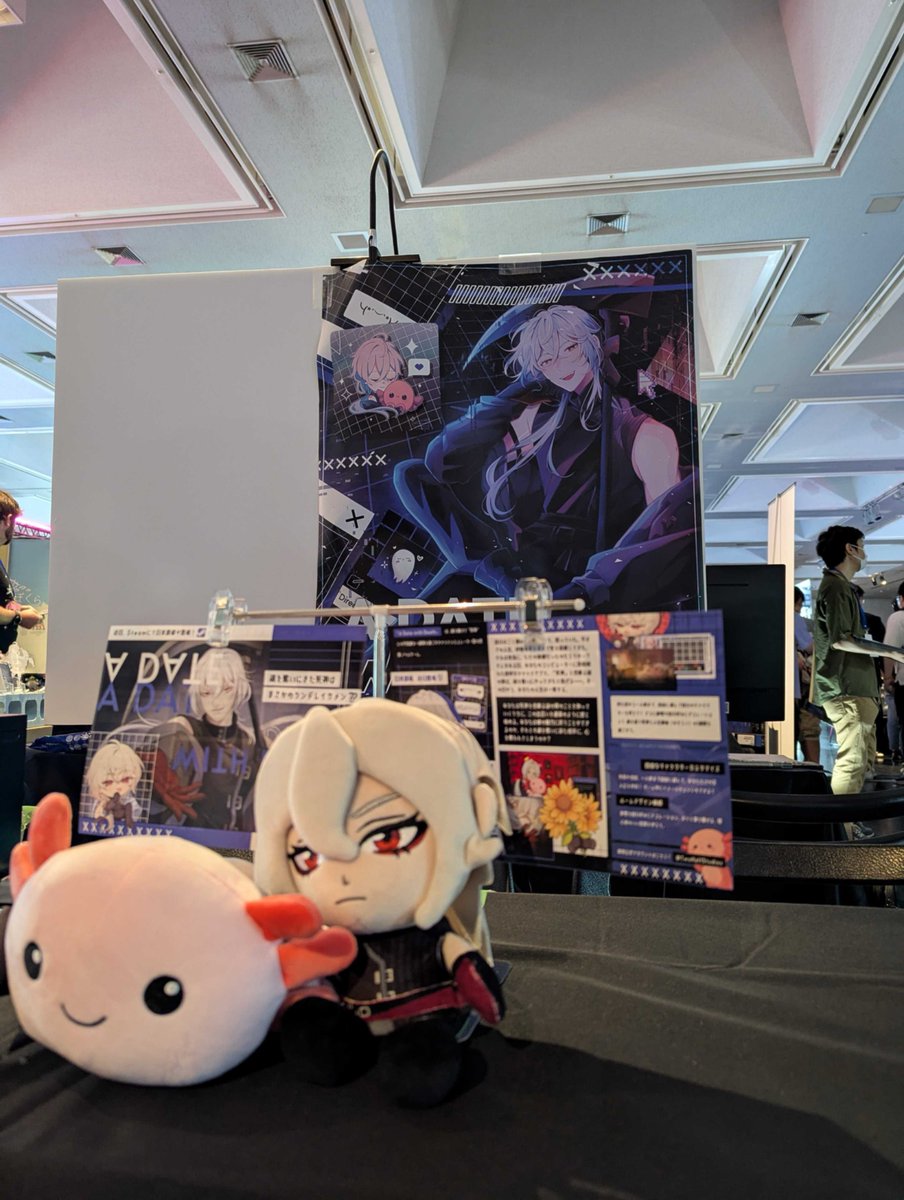 kakehashigames's tweet image. #BitSummit 最終日『A Date with Death』ブースにポスターが到着!
本日も3F-D46にて、日本語デモ版をプレイいただけます!
ぬいぐるみはファンの方が持ってきてくださいました!ありがとうございます💕
#BitSummit13th