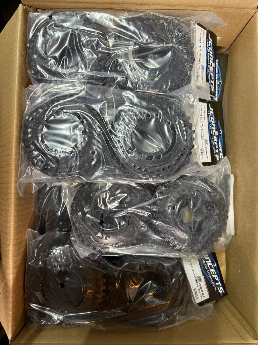 littlecraft4x4's tweet image. 本日も元気に営業中☀️

JCONCEPTS
タイヤ入荷～

20時まで営業
夕方からのナイトパックもお得です
ご来店お待ちしております😊

 #JCONCEPTS  #TEAMAJ #クローラーパーク  #crawler   #littlecraft  #リトルクラフト