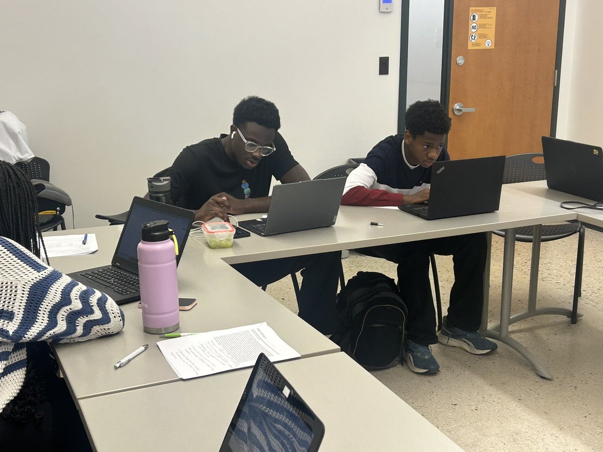 Titus Olukitibi tweet media