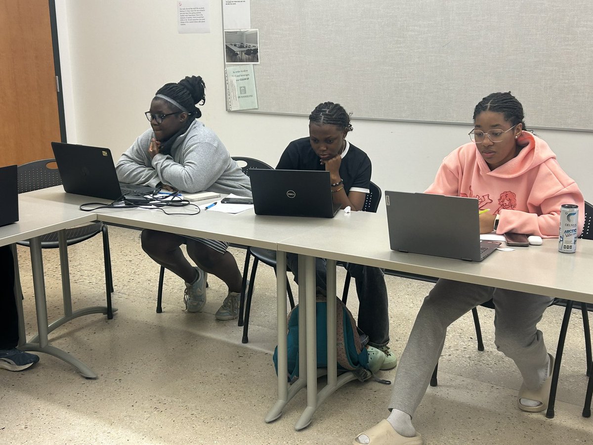 Titus Olukitibi tweet media