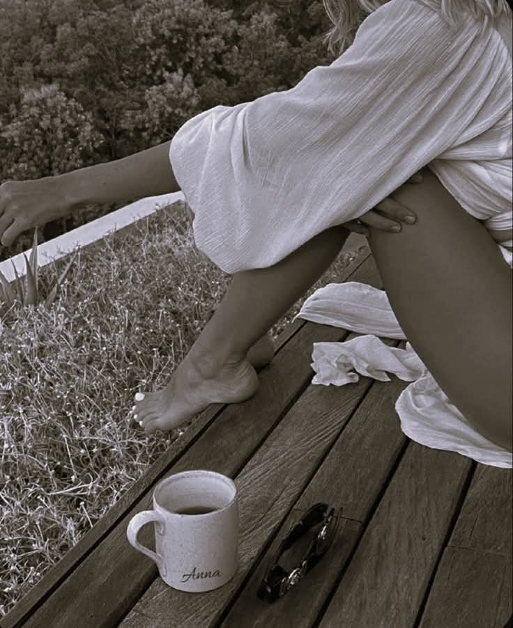 “En la vida, te pelearás con gente que nunca pensaste que lo harías. Serás traicionado por personas en las que confiaste con el corazón. Y serás usado por gente por la que harías cualquier cosa.
Pero la vida también tiene un lado hermoso. Serás amado por alguien 👇