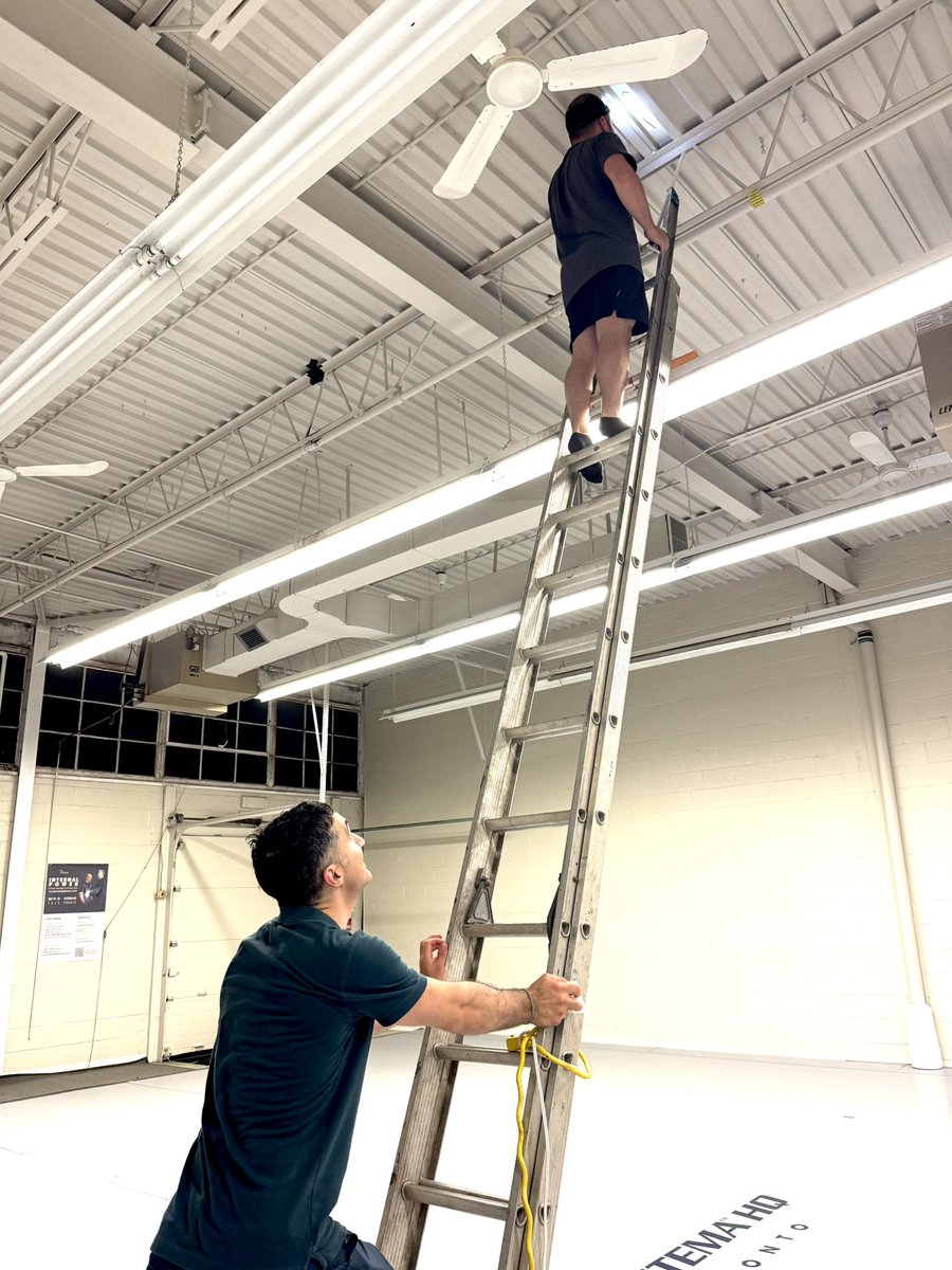 セミナーの前日にまさかの雨漏り。
メンバーが即座に屋根のヒビ割れを見つけて応急処置。
本部はみんなの手で支えられてます。
今日のセミナーでは快適に練習できました。
#システマ
#リャブコ
#ヴァシリエフ