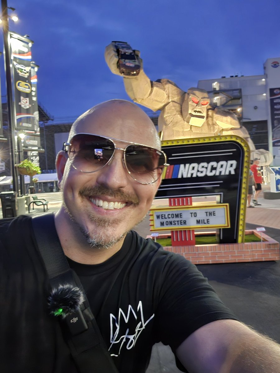DivisiveContent's tweet image. Day 2 at the Monster Mile didn’t disappoint.
Got to meet some incredible people — including friends from X who recognized us and came up to talk. Appreciate every single one of you who stopped by, said what’s up, and jumped on camera.
We had a blast out here making content and…